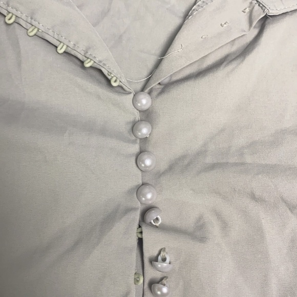 Medium Pearl Button Button Up Top - Picture 4 of 5